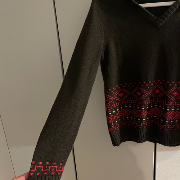 Zara Basic Hoodie Sweater in Dark Brown and Red - Picture 4 of 10